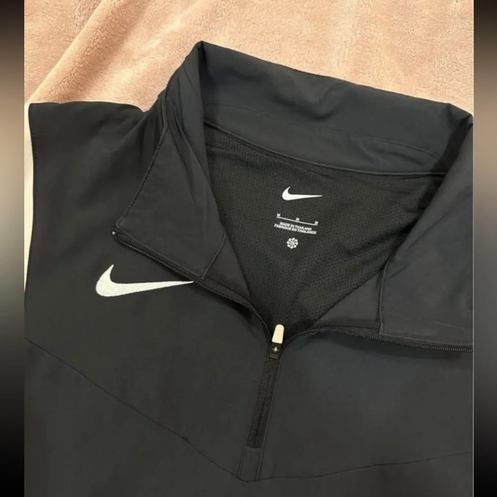 Nike Mens Short Sleeve Windbreaker